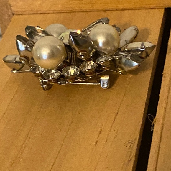 Vintage Signed JUDY LEE AB Stones Faux Pearl Brooch Silver Tone Z41 - Picture 8 of 8